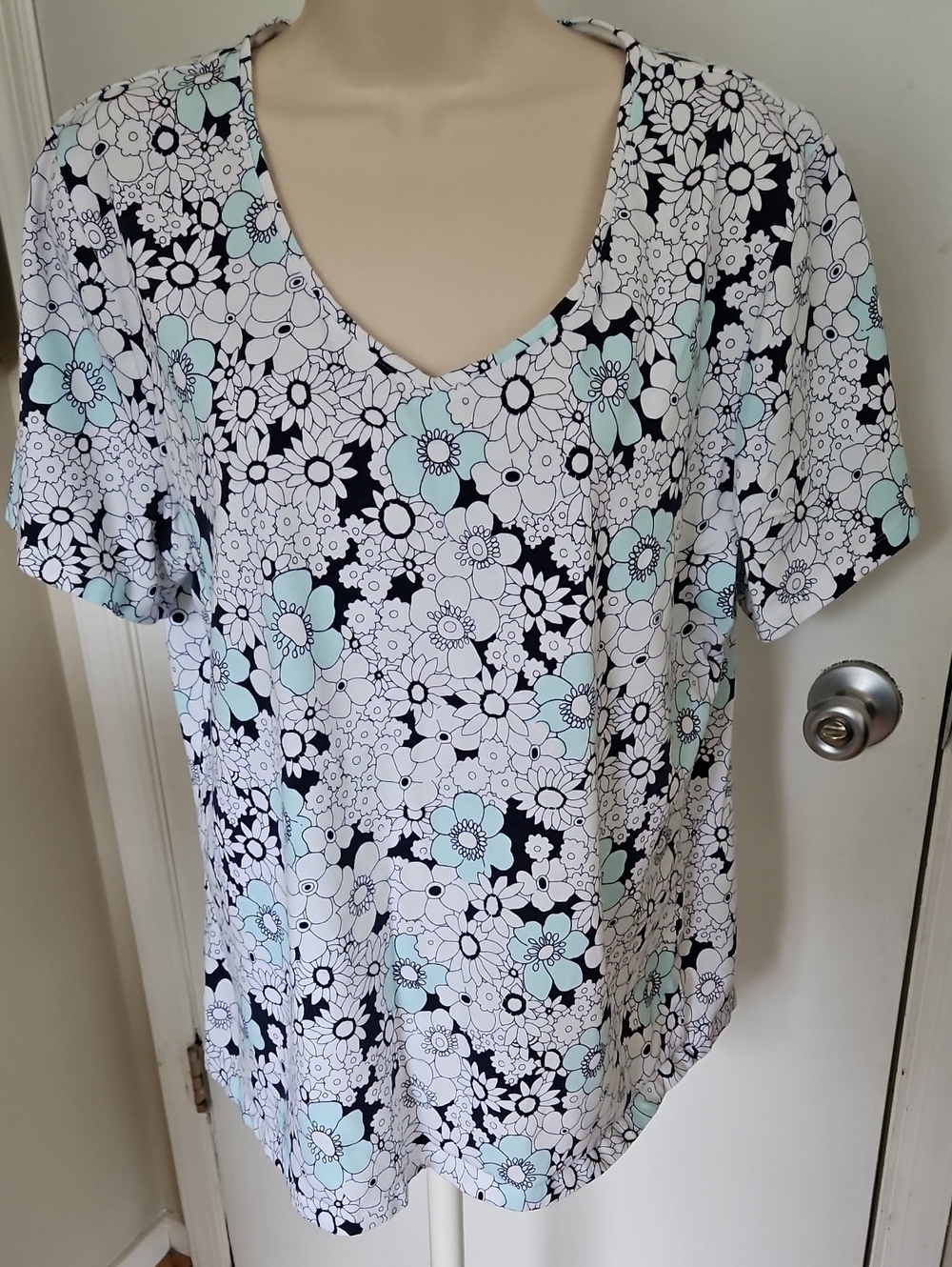Talbots Floral V Neck Tee Size XL